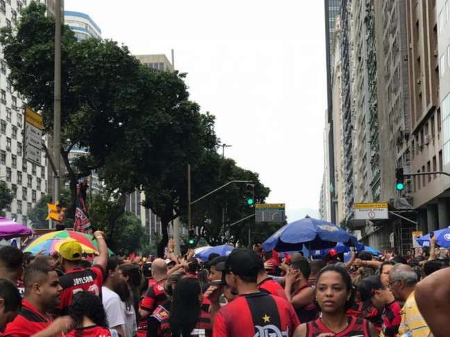 Flamengo divulga informações de trânsito para festa com a torcida