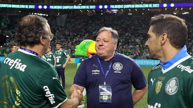Diretoria do Palmeiras precisa lidar com retorno de trio já na próxima temporada