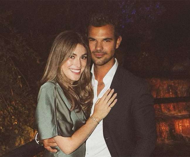 Taylor Lautner marries Taylor Lautner.  Comprehend
