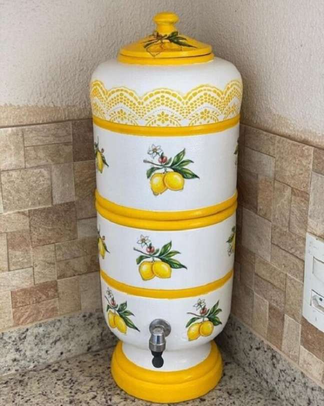 12. Hand decorated clay filter model. Source – Home Decoracao 12. Hand decorated clay filter model. Source – Home Decoracao