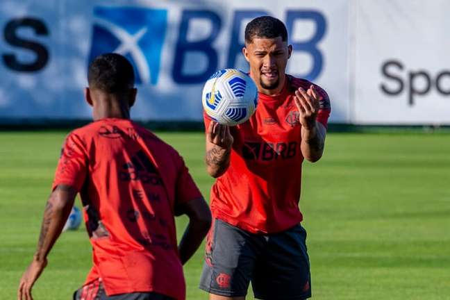 Vitor Gabriel desperta interesse de clube brasileiro e tem situação indefinida no Flamengo