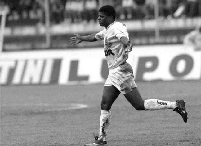 Ex-jogador de Flamengo e Santos processa mulher que o acusou de estupro; denúncia foi arquivada