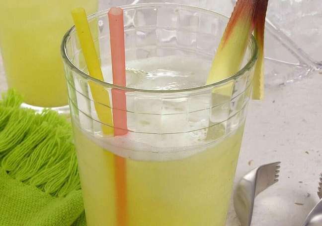 Pineapple juice – Photo: Guia da Cozinha Pineapple juice – Photo: Guia da Cozinha