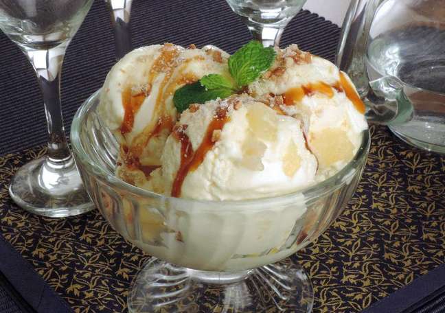 Pineapple ice cream – Photo: Guia da Cozinha Pineapple ice cream – Photo: Guia da Cozinha