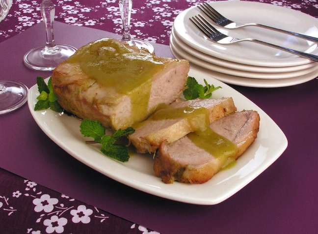 Roast Sirloin with Pineapple and Ginger Salsa | Photo: Cooking Guide Roast Sirloin with Pineapple and Ginger Salsa | Photo: Cooking Guide