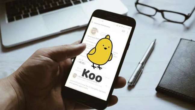 Koo, rede social do pássaro amarelo, faz sucesso no Brasil em meio à crise do Twitter (Imagem: Reprodução/Koo)