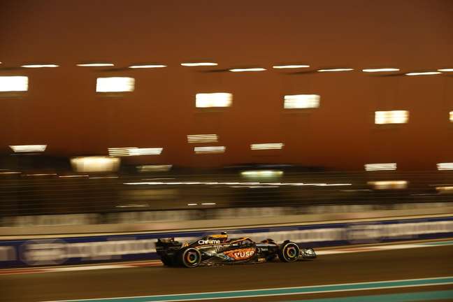 Formula 1 holds the last qualifying of the year with a warm night in Abu Dhabi
