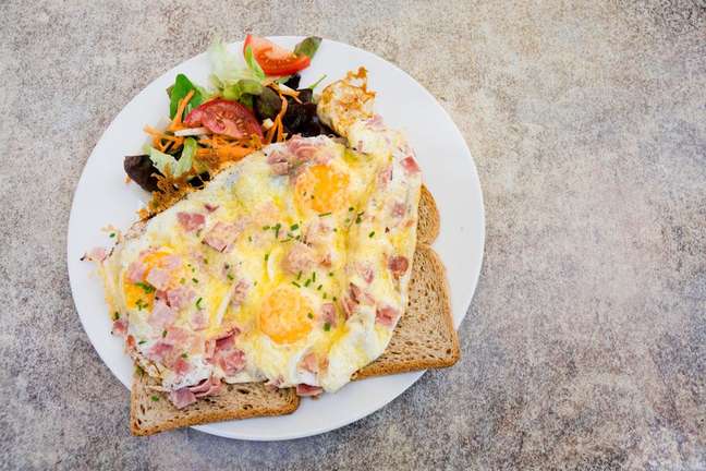 Bread omelette for breakfast – Photo: Guia da Cozinha Bread omelette for breakfast – Photo: Guia da Cozinha