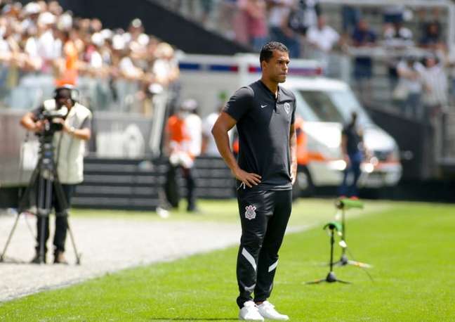 Corinthians anuncia Fernando Lázaro como novo treinador