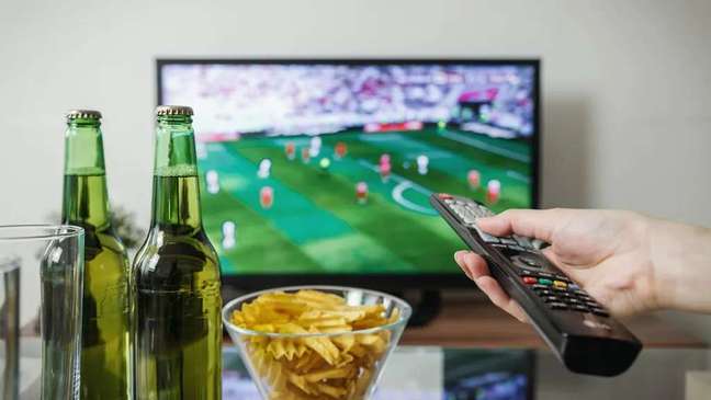 Broadcast lag can disrupt the experience when watching football on TV (Image: Replay/Pexels) Broadcast lag can disrupt the experience when watching football on TV (Image: Replay/Pexels)