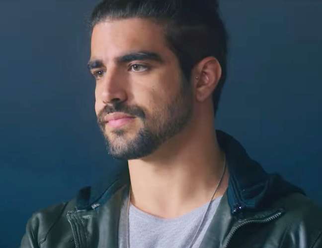 The store clerk claims Caio Castro humiliated him and sues