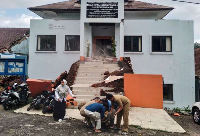 Earthquake in Indonesia: more than 40 dead and 700 injured