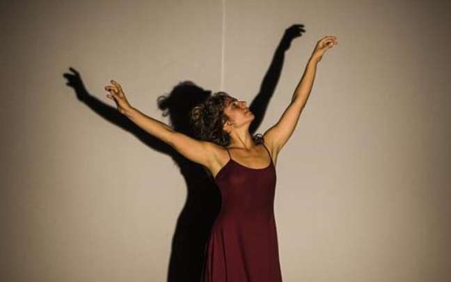 Artists are crowdfunding to help dancer who has lost body movements