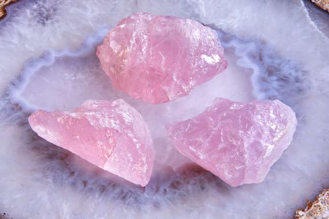O quartzo rosa é um amuleto usado para o amor 