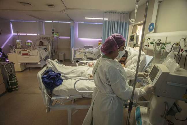 Covid is growing in private hospitals in SP, but the cases are less serious