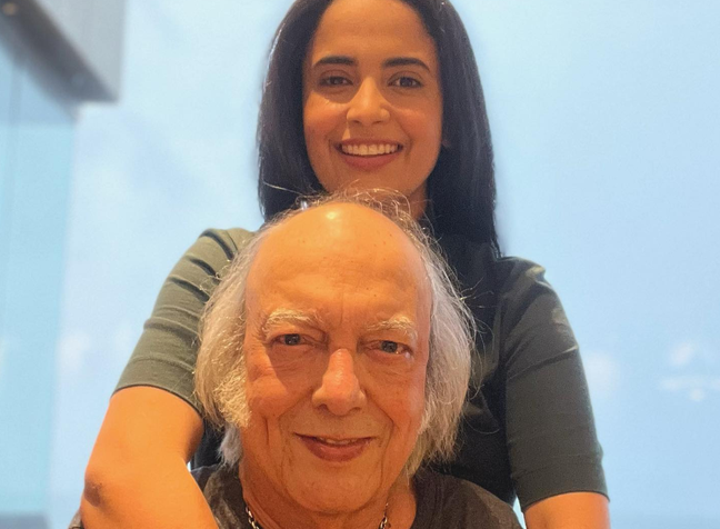 Erasmo Carlos photographed the affectionate message of the woman during her hospitalization