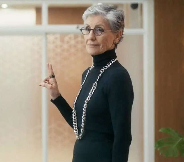 Globo ignores homophobia and decides to keep Cassia Kis in “Travessia”