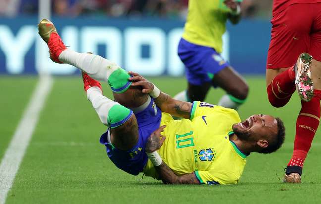 Neymar foul