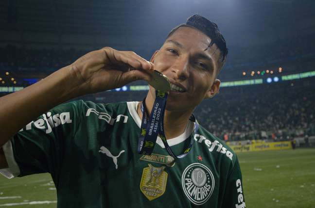 Rony tem temporada mais goleadora e encerra 2022 como artilheiro do Palmeiras