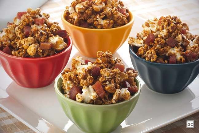 Caramelized popcorn with bacon – Photo: Guia da Cozinha Caramelized popcorn with bacon – Photo: Guia da Cozinha
