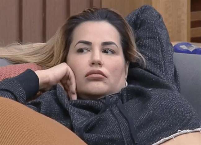 Kerline calls Deolane “Lady of the Sofa” and the nickname goes viral