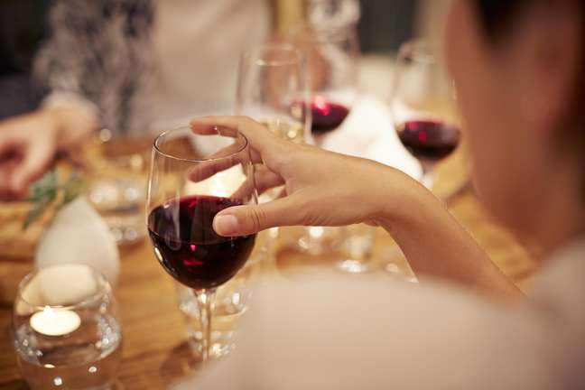 Drinking alcohol once a week during pregnancy already affects the baby, study says