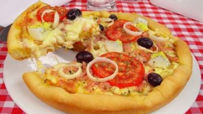 Cooking Guide - Portuguese Pizza: Prepare this delicacy in the pressure cooker!