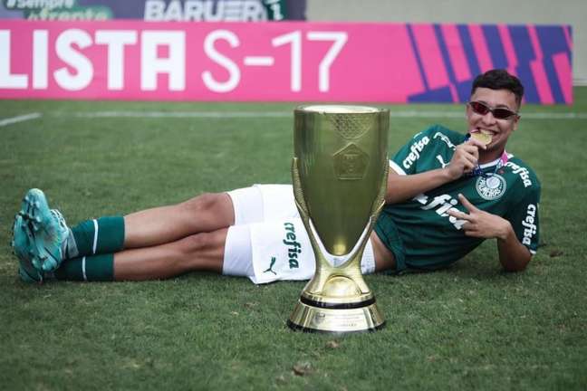 Promessa do Palmeiras se espelha em Endrick para subir ao profissional: 'Vai acontecer naturalmente'