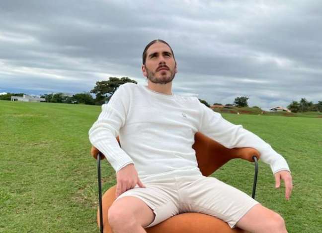 Gabriel Sater poses in a campaign: “I like comfort and beauty”