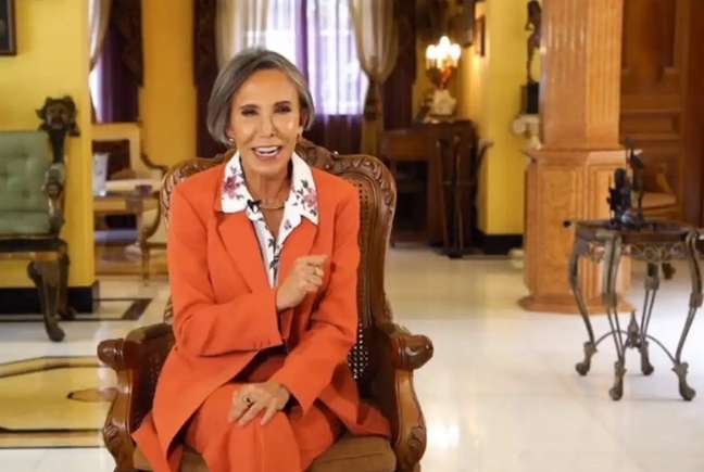 Florinda maintains the mansion as it did when her husband was alive. Florinda maintains the mansion as it did when her husband was alive.