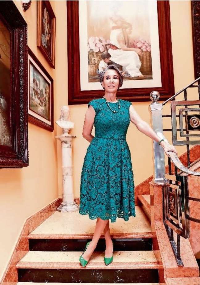 The artist on the stairs of the Colonia del Valle mansion, in a privileged area of Mexico City The artist on the stairs of the Colonia del Valle mansion, in a privileged area of Mexico City