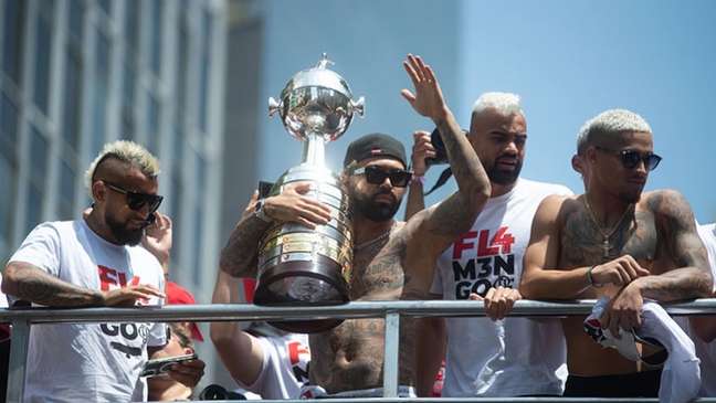 Confira os jogadores do Flamengo que vão trocar de número na próxima temporada