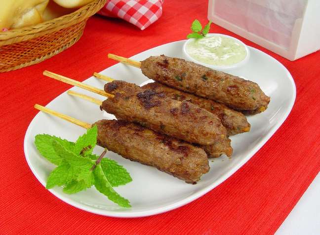 Mini kafta on a stick: surprise your guests with this Arabic recipe