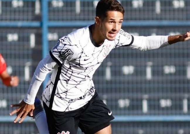 Promovido ao sub-20, atacante renova com o Corinthians até 2024
