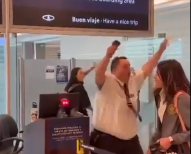 Trabajador del aeropuerto se vuelve viral mientras celebra el gol de Argentina;  Video