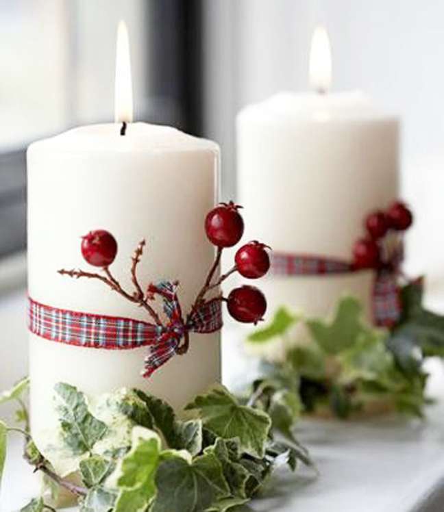 Christmas decoration; decorated Christmas table; Christmas candle; simple christmas decoration Christmas decoration; decorated Christmas table; Christmas candle; simple christmas decoration