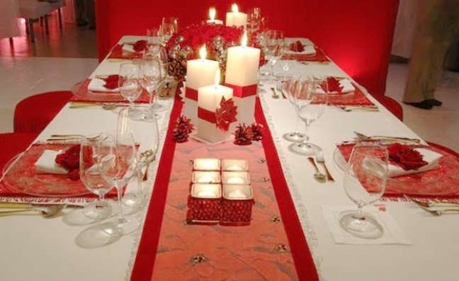 Christmas decoration; decorated Christmas table; Christmas candle; simple christmas decoration Christmas decoration; decorated Christmas table; Christmas candle; simple christmas decoration