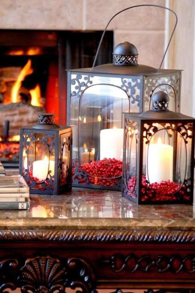 Christmas decoration; decorated Christmas table; Christmas candle; simple christmas decoration Christmas decoration; decorated Christmas table; Christmas candle; simple christmas decoration
