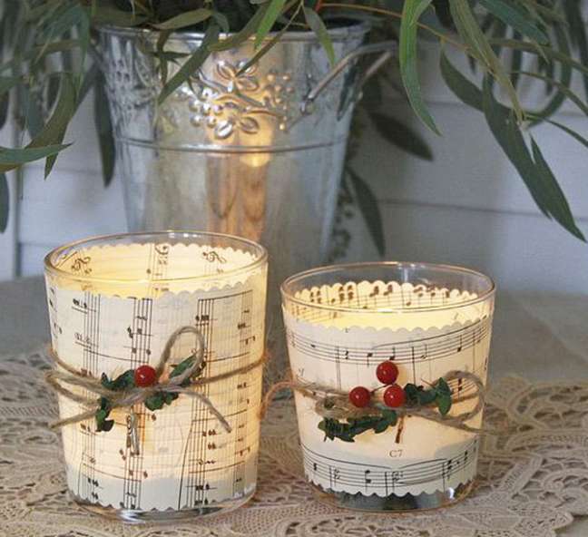 Christmas decoration; decorated Christmas table; Christmas candle; simple christmas decoration Christmas decoration; decorated Christmas table; Christmas candle; simple christmas decoration
