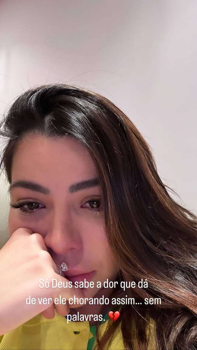 Alex Telles' girlfriend cries after the athlete was injured at the World Cup in Qatar Alex Telles' girlfriend cries after the athlete was injured at the World Cup in Qatar