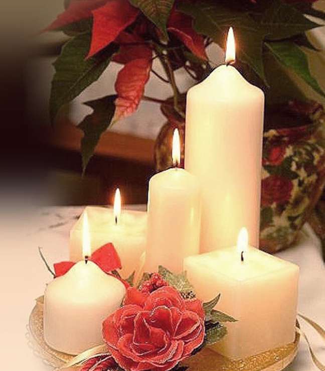 Christmas decoration; decorated Christmas table; Christmas candle; simple christmas decoration Christmas decoration; decorated Christmas table; Christmas candle; simple christmas decoration
