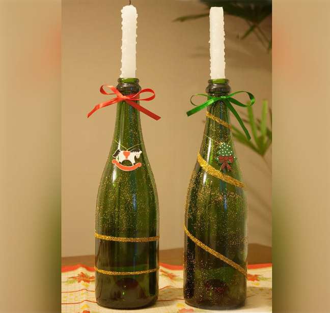 Christmas decoration; decorated Christmas table; Christmas candle; simple christmas decoration Christmas decoration; decorated Christmas table; Christmas candle; simple christmas decoration