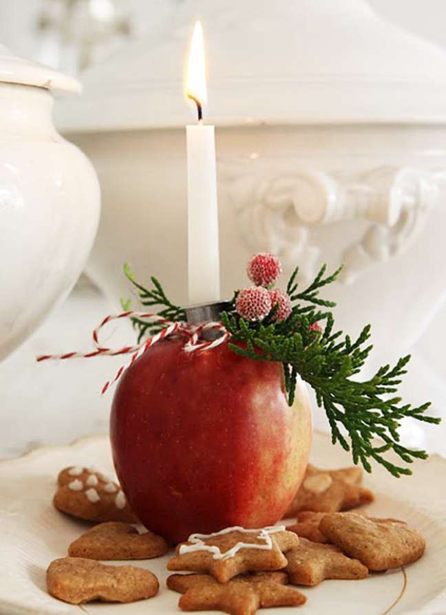 Christmas decoration; decorated Christmas table; Christmas candle; simple christmas decoration Christmas decoration; decorated Christmas table; Christmas candle; simple christmas decoration