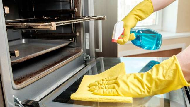 Aprenda a limpar seu fogão do jeito certo – Foto: Shutterstock