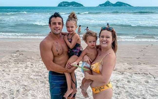 Mariana Bridi with Rafael Cardoso and their children