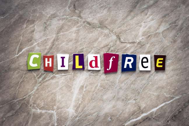 The groom celebrates the marriage “childless” and forbids the presence of his 3-year-old nephew