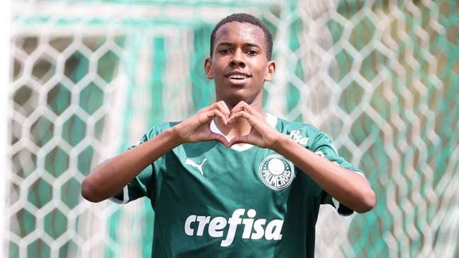 Após firmar bases do contrato com o Palmeiras, Estevão projeta estreia no profissional