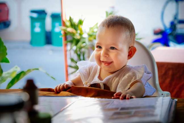 11 tips for taking your child to restaurants and getting your social life back on track