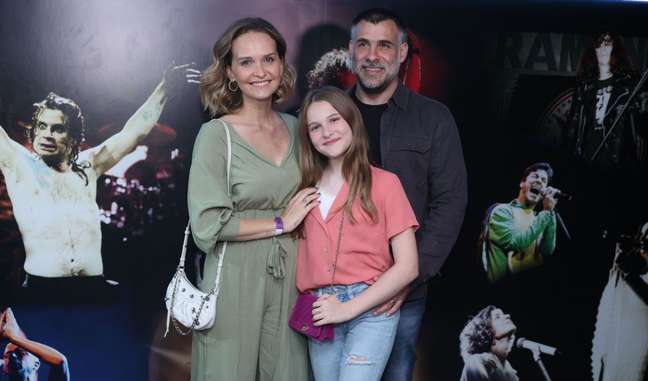 Fernanda Rodrigues’ daughter enjoys Sandy’s show and attracts attention due to her resemblance to her mother.  Photos!
