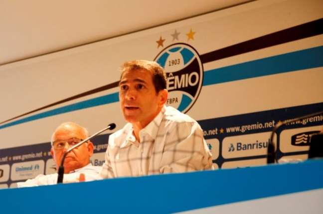 Campeão de Libertadores e ex-zagueiro do Corinthians: quem é Luciano Dias, novo auxiliar-técnico do Timão